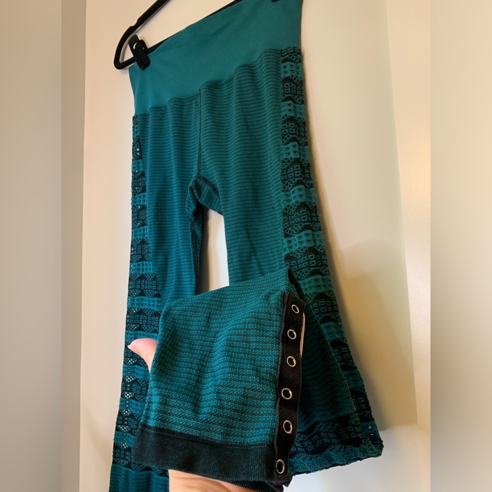 Free People Movement teal and black striped leggings size xs/s